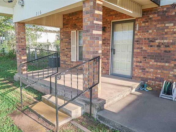 4th image of 216 W Pecan St