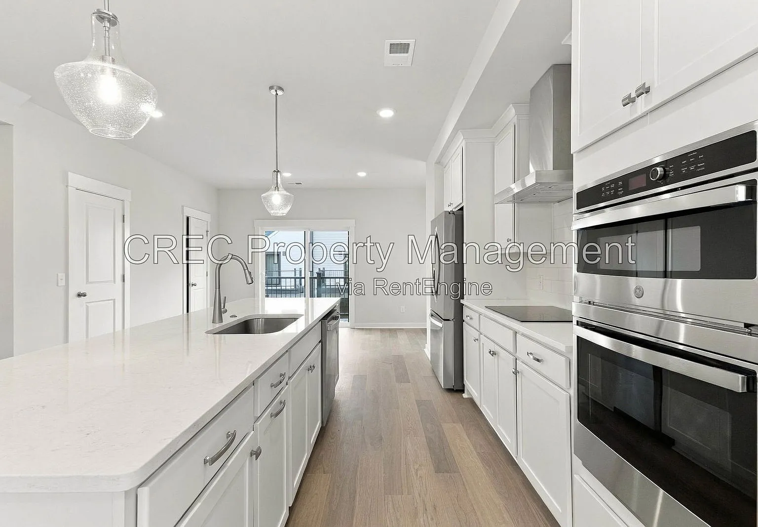 3 bed, 2.5 bath, 1943 sqft, $2,600 — Photo 1