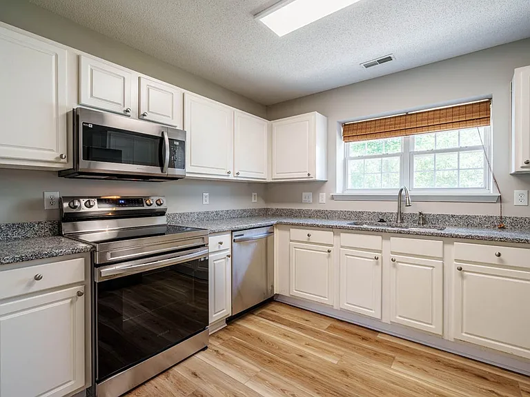101 Thorncrest Dr — Photo 23