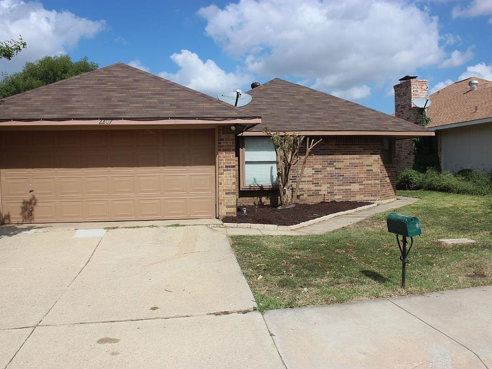 1st image of 2207 Cedarcrest Dr