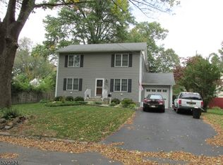 49 Glen Ct, North Plainfield, NJ 07063
