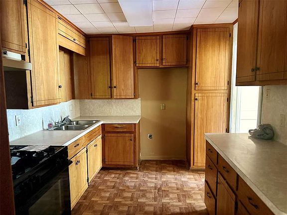 5th image of 1123 Majestic St