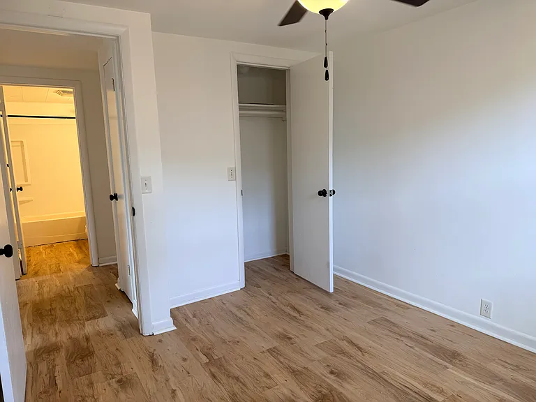 277 N La Salle Ave — Photo 17