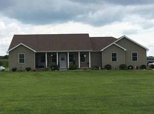 11 Tack Ln, Litchfield, IL 62056