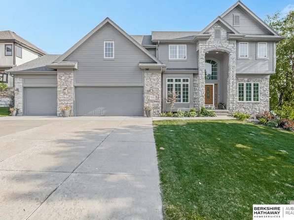 19209 Taylor Cir, Elkhorn, NE 68022
