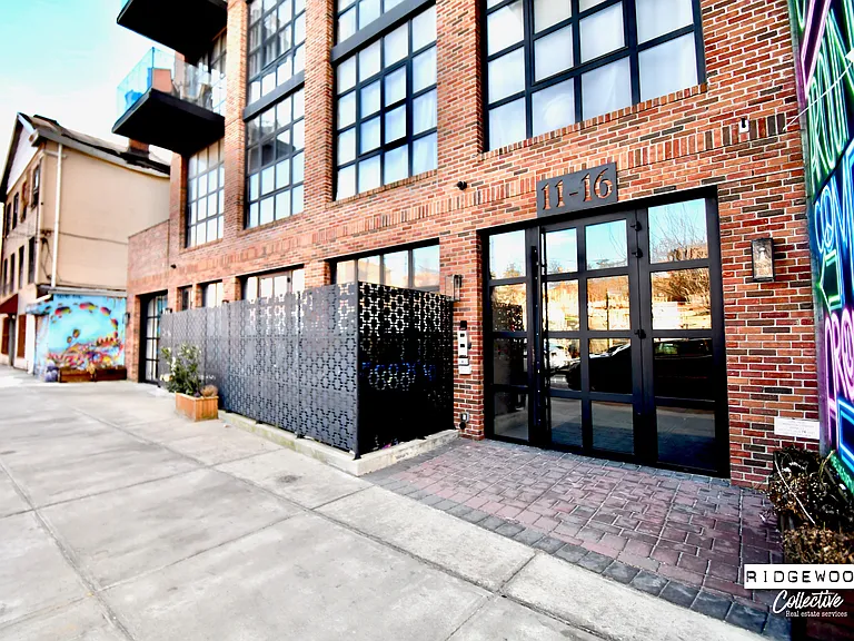 11-16 Main Ave #PHHB — Photo 16