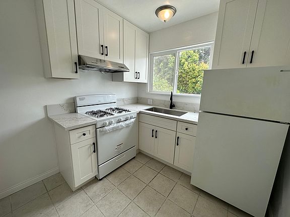 4th image of 619 1/2 N Marguerita Ave