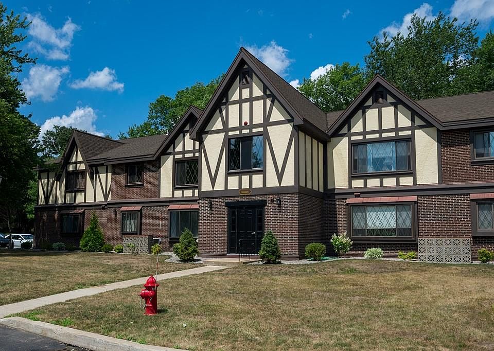 1st image of 16 Royal Lake Dr APT 6