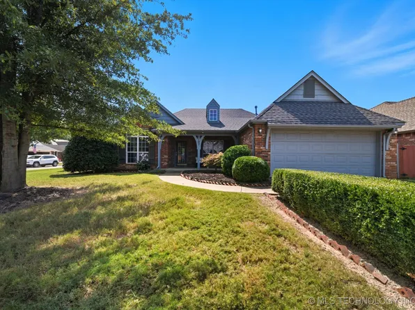 2102 W F Ct, Jenks, OK 74037