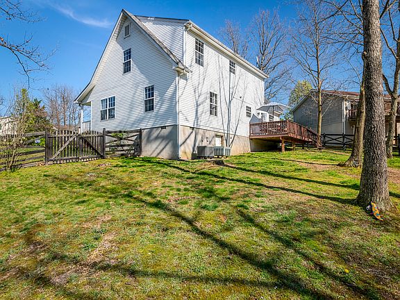 Large, fenced rear yard