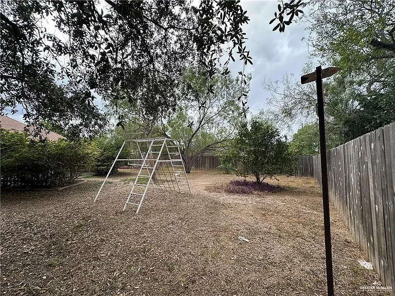 902 Hidden Forest Dr — Photo 19