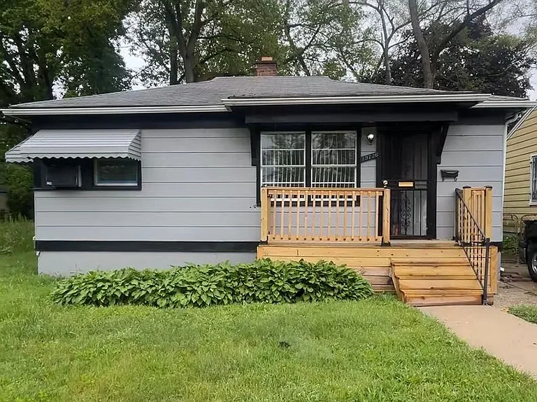 19736 Gilchrist St — Photo 1