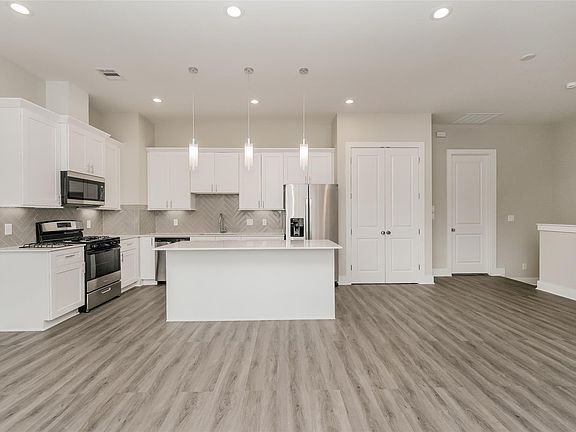 3rd image of 8318 Curry Rd