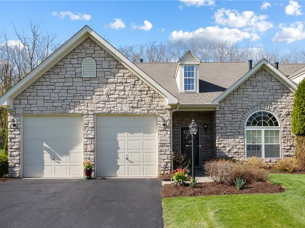 1045 Surrey Woods Dr, Canonsburg, PA 15317