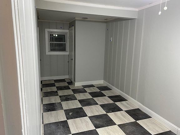 5th image of 1805 Brook Hollow Dr
