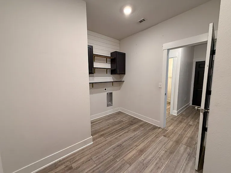 6169 Jenks Dr — Photo 23
