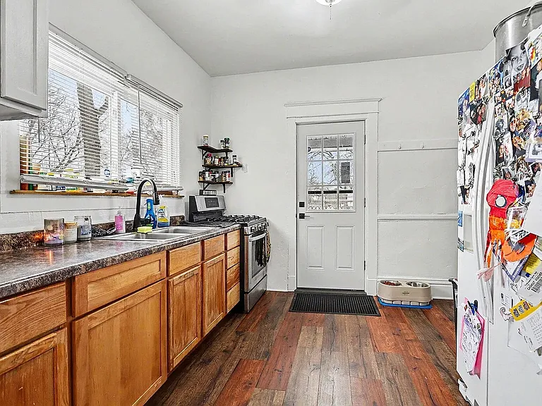 923 Jackson St — Photo 10