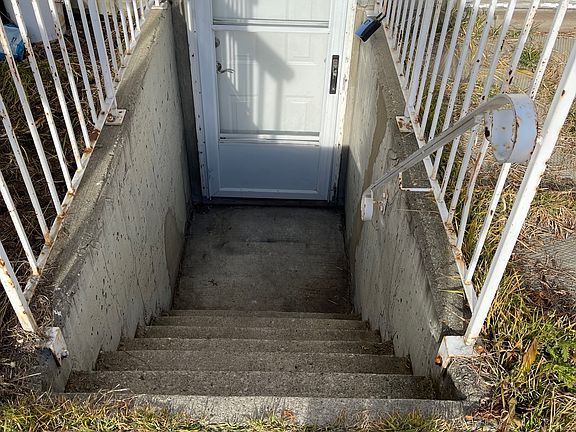 5th image of 10515 52nd Ave NW