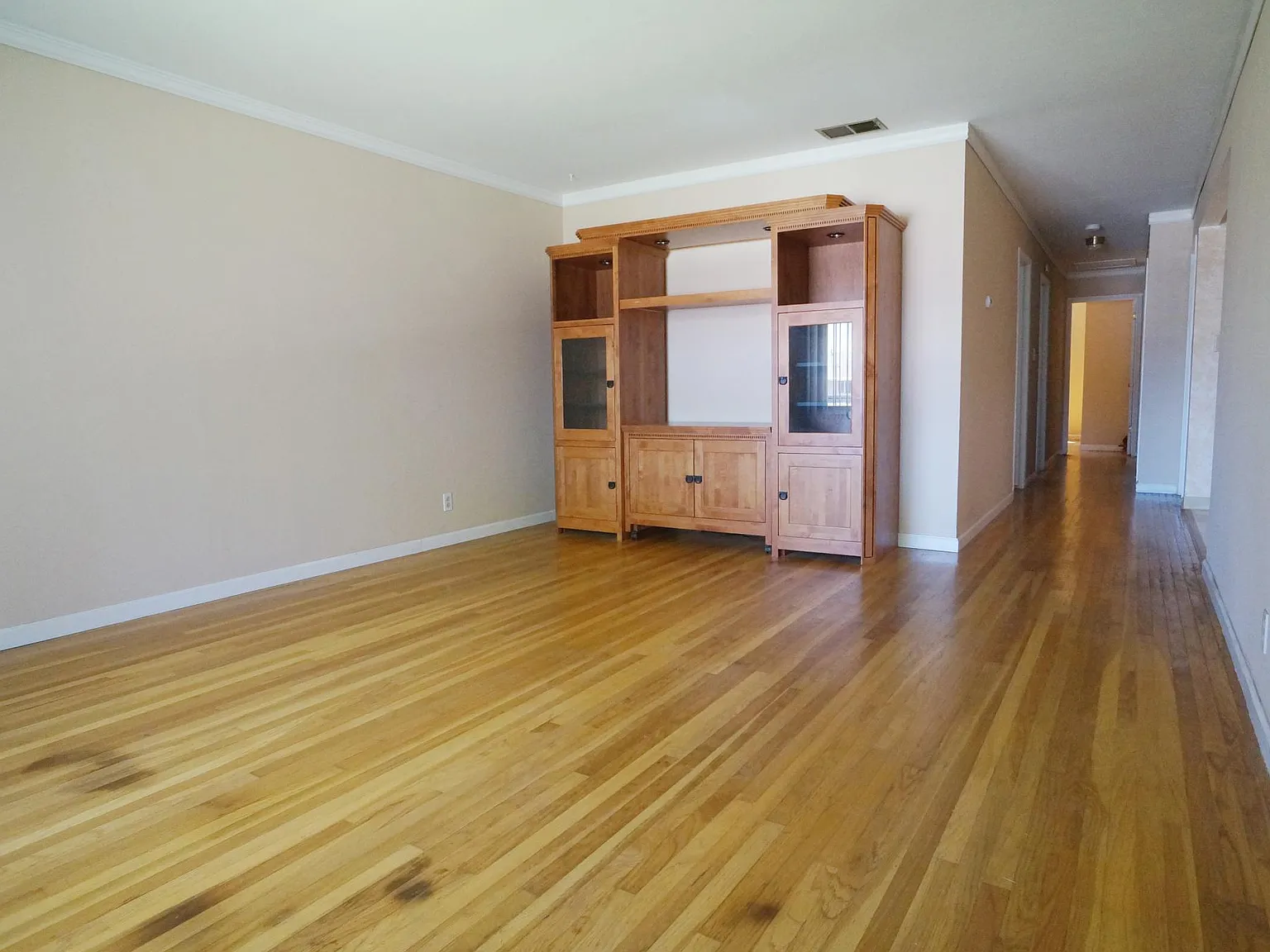 4 bed, 1450 sqft, $4,100 — Photo 3