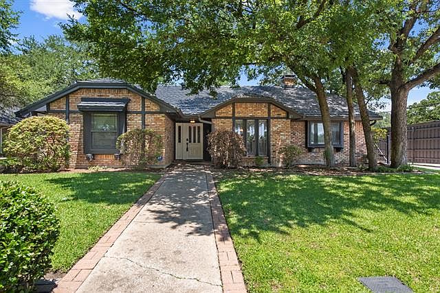 1st image of 2007 Royalwood Dr