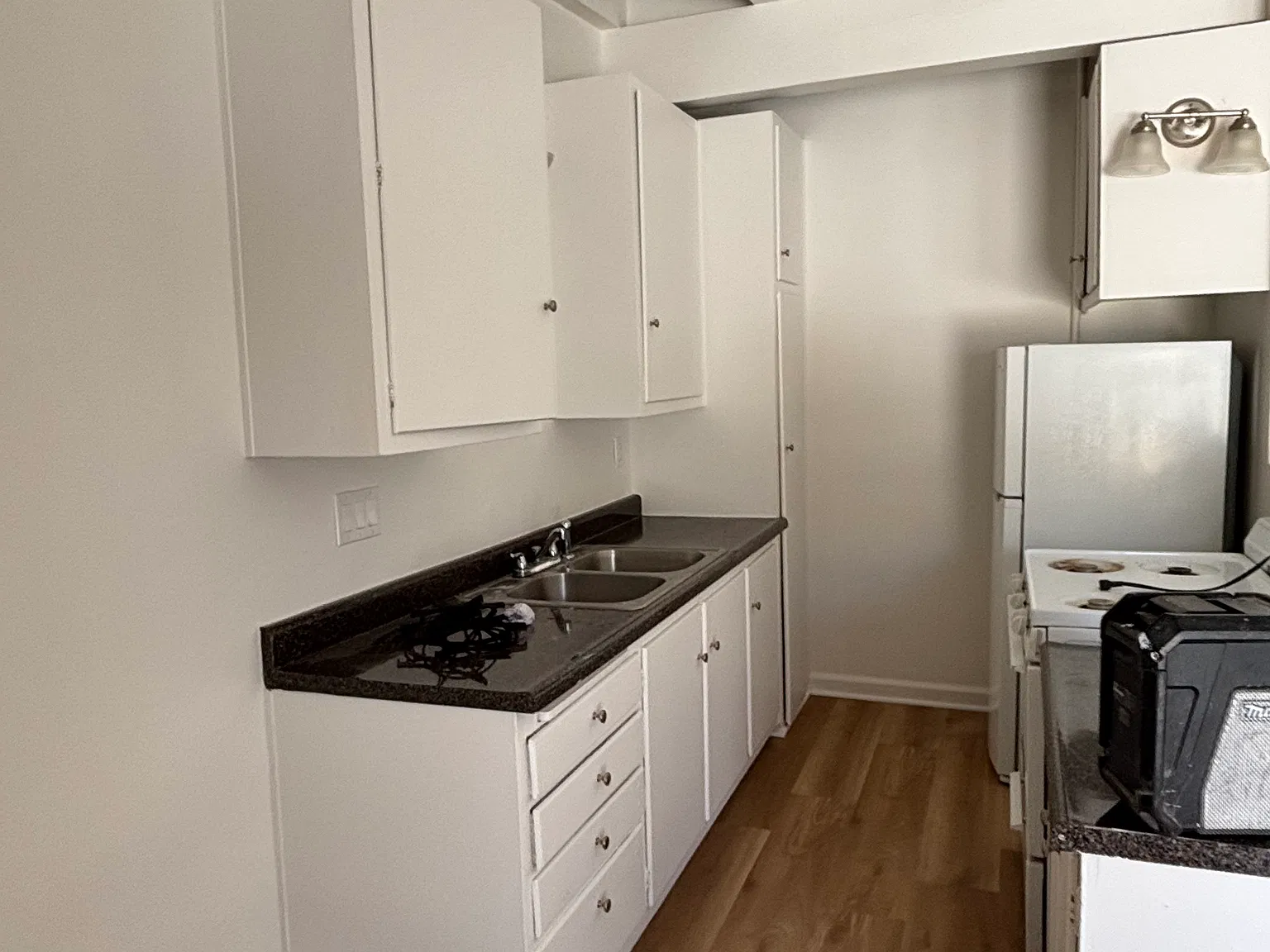 1725 Redondo Ave — Photo 3