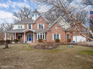 29W140 Forest Ln, Warrenville, IL 60555
