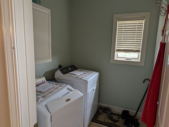 3rd image of 1205 Country Club Dr