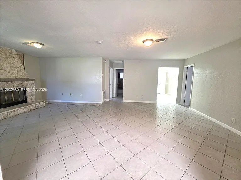 5225 NE 4th Ave — Photo 8