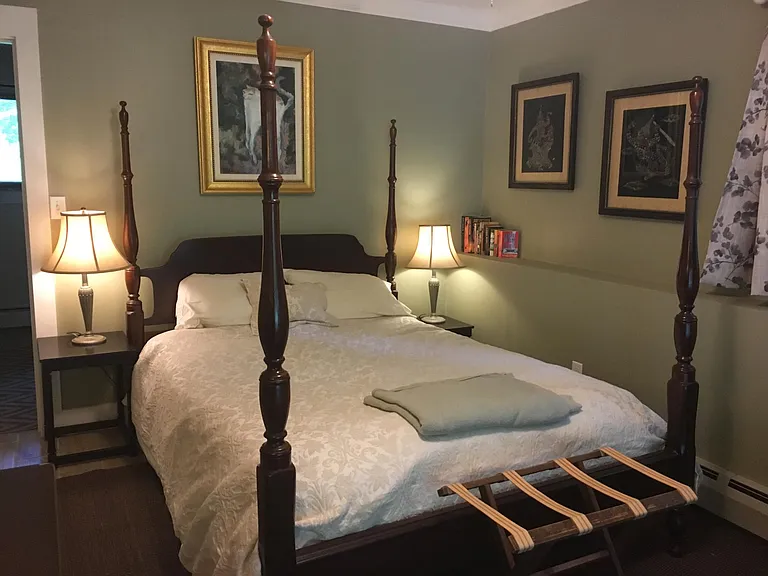 Queen size bed