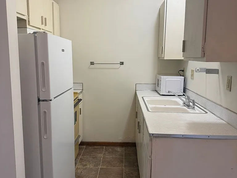 College Park Apartments — Photo 46