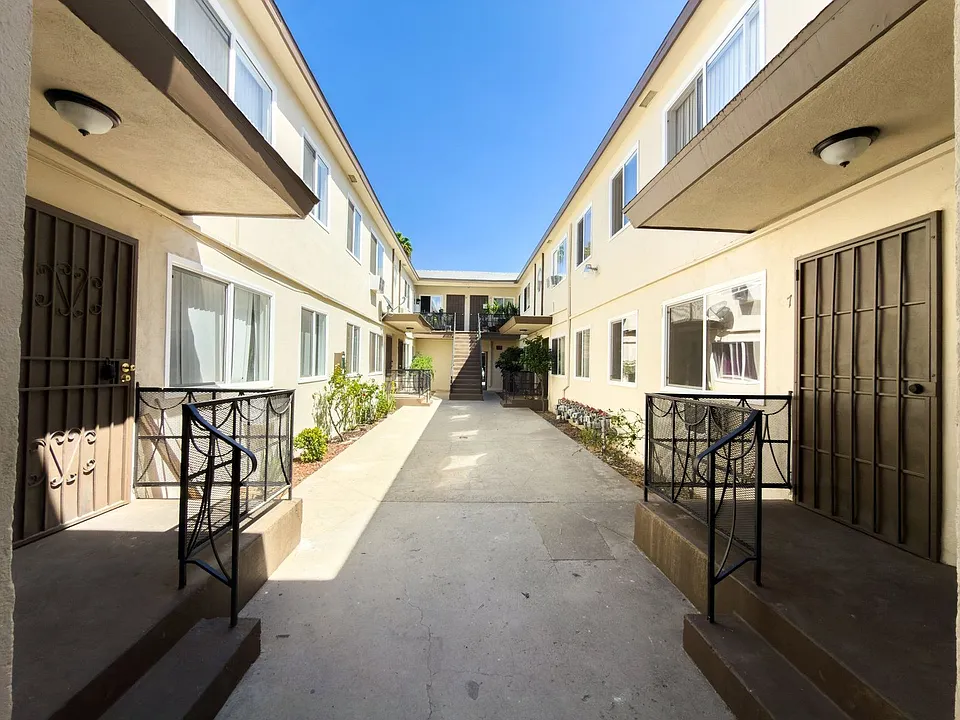 8118 S Western Ave #12A