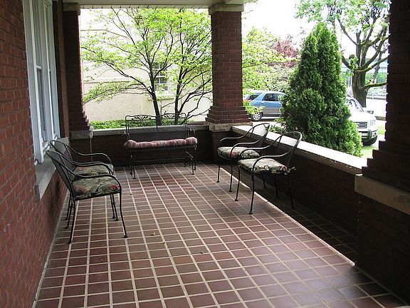 2nd image of 2506 Kanawha Blvd E