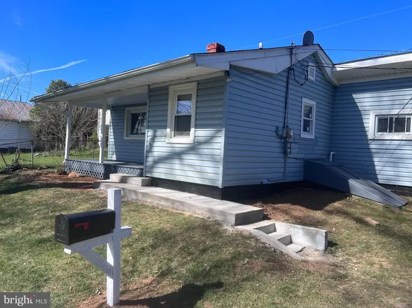 1063 Foreman Ln, Winchester, VA 22603