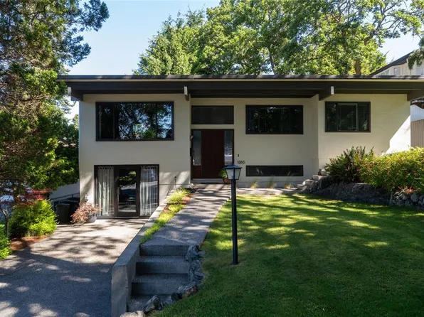 1286 Pike St, Saanich, BC V8P 1W3