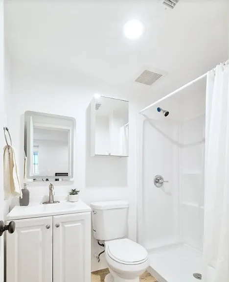 1455 W 36th St — Photo 9