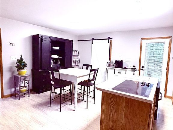 3rd image of 70 Chatham Oaks