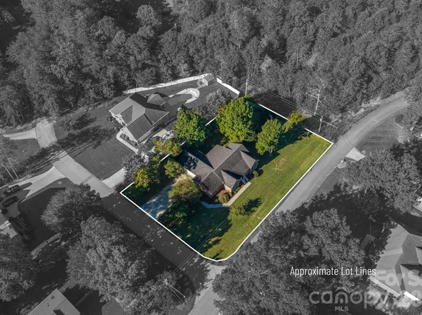 102 Moore St, Lincolnton, NC 28092