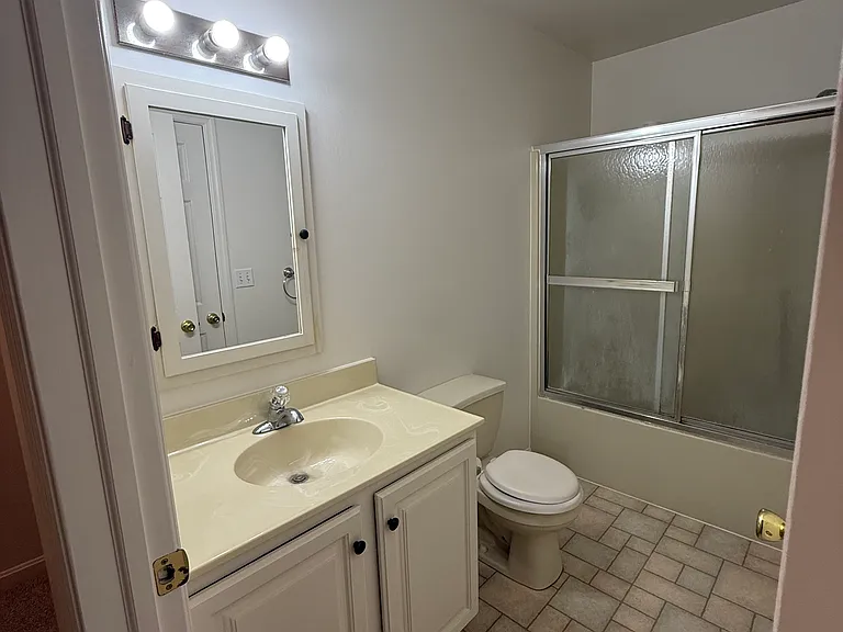 Full bath upstairs