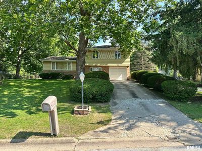 221 Van Dyke Dr, Canton, IL, 61520