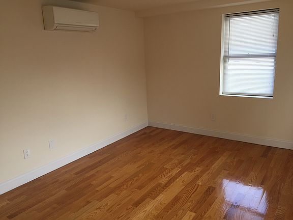 3rd image of 5720-5722 79th Ave #2J