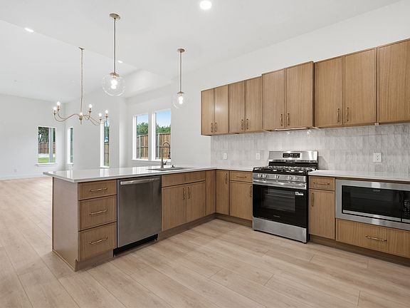 2nd image of 2622 Bainbridge Dr
