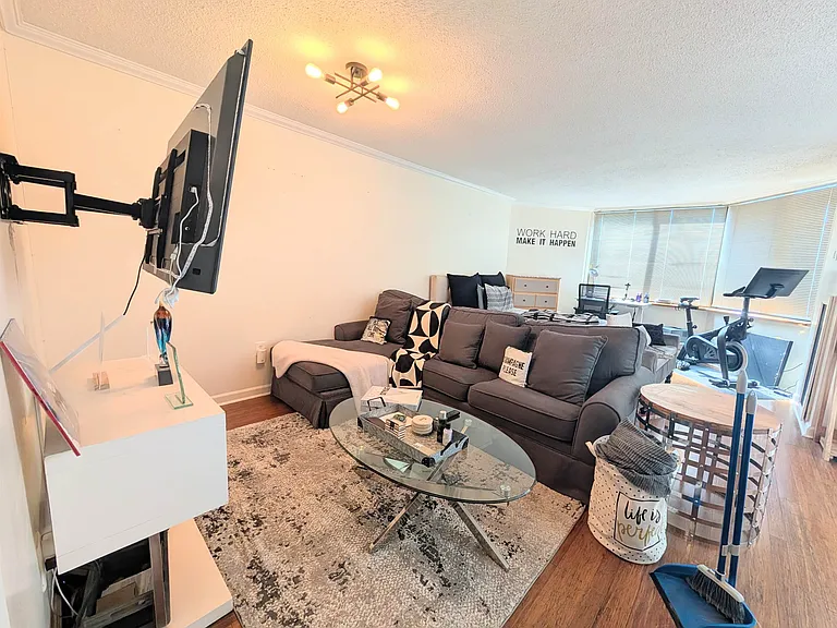 616 Harmon Cove Tower — Photo 11