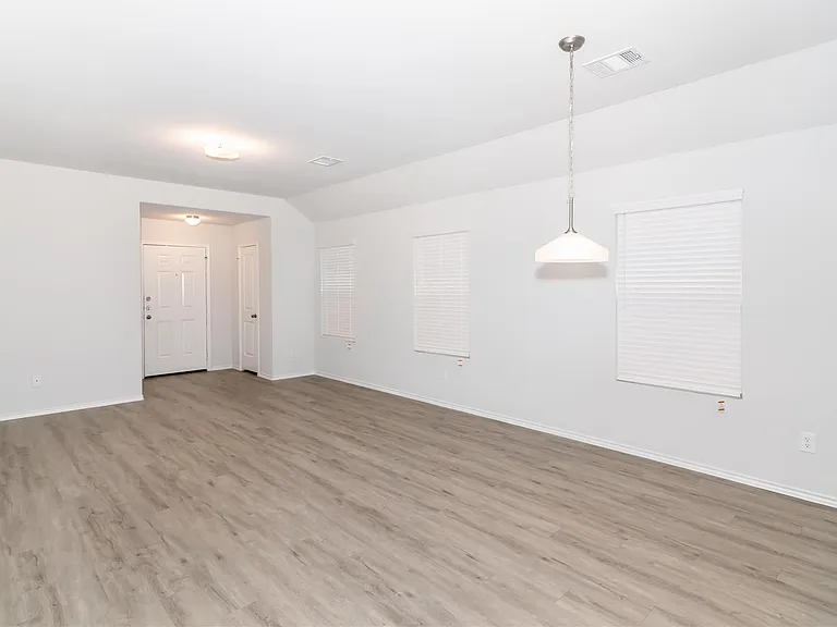1241 Narrow Heights Dr — Photo 5
