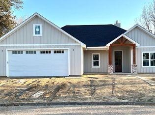 102 E Tekla St, Weimar, TX 78962