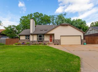 913 N Tanglewood Rd, Derby, KS 67037