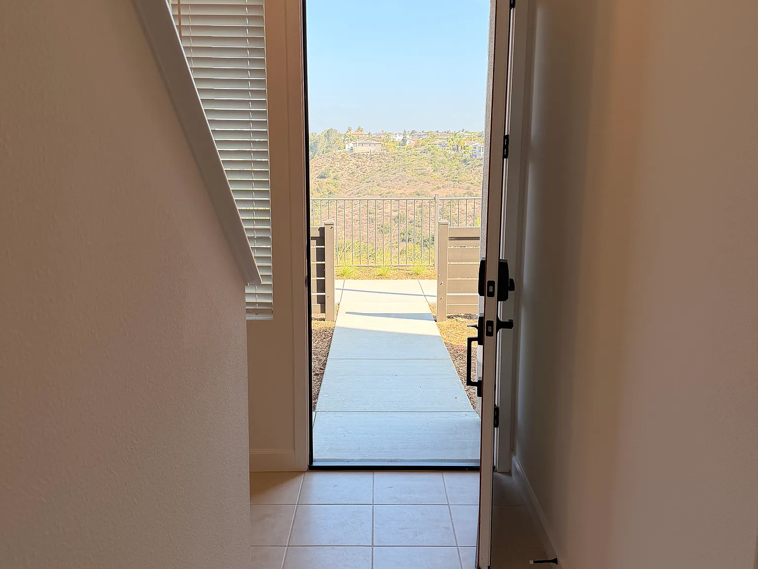 865 Cheyne Loop — Photo 4
