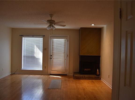 3rd image of 382 Fairway Dr