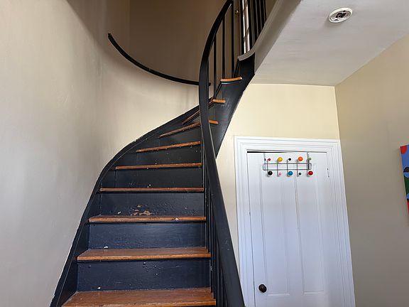 2nd image of 9 Charles St #2