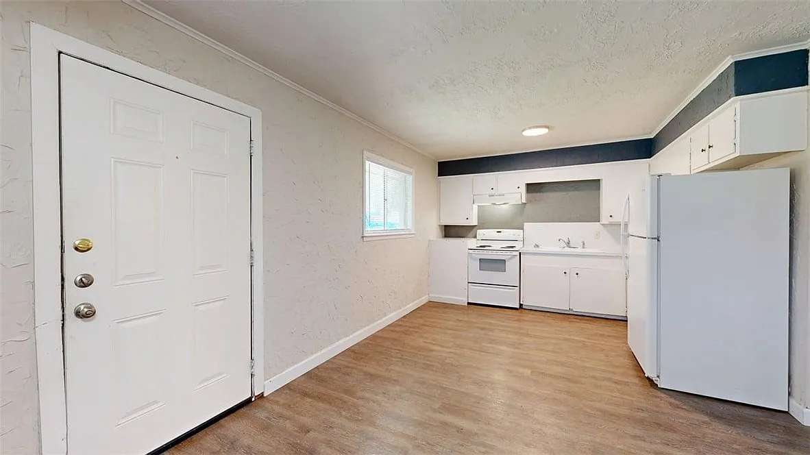 2 bed, 1.0 bath, 744 sqft, $950 — Photo 3