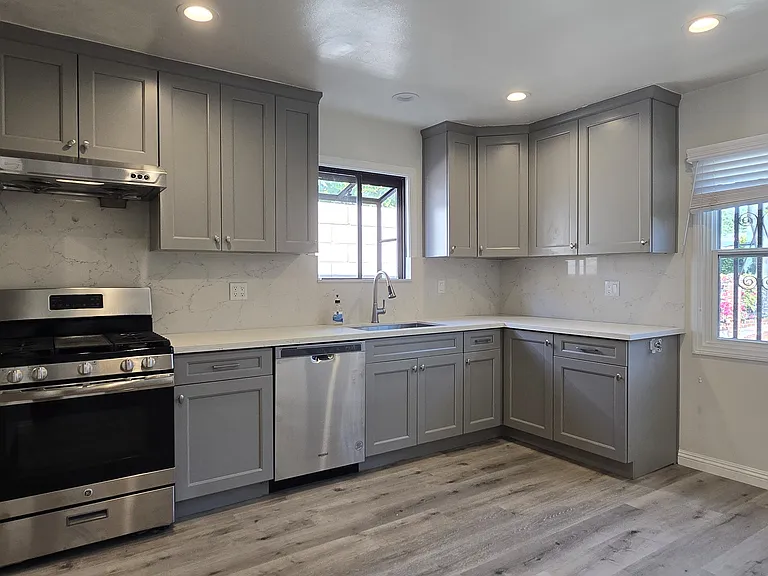 521 N Vermont Ave — Photo 9